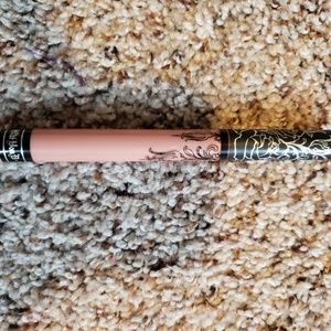 Kat Von D Muneca lipstick